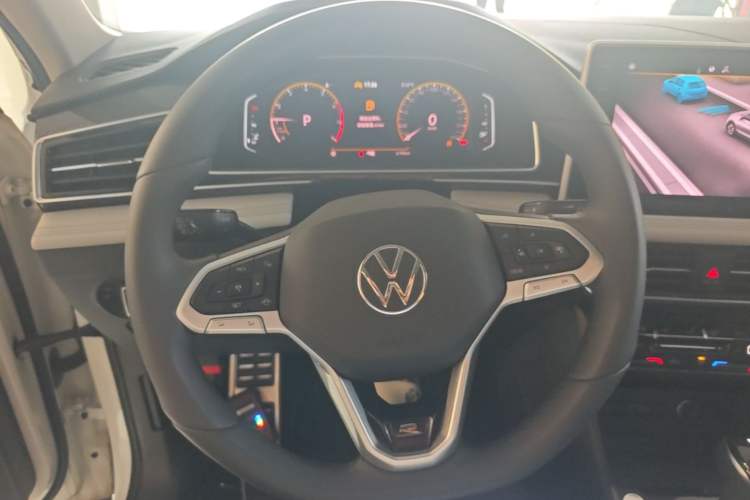 Used Volkswagen Tiguan L 2024 Outstanding Model 330TSI Automatic Two-Wheel Drive R-Line Dragon Glory Edition Steering Wheel