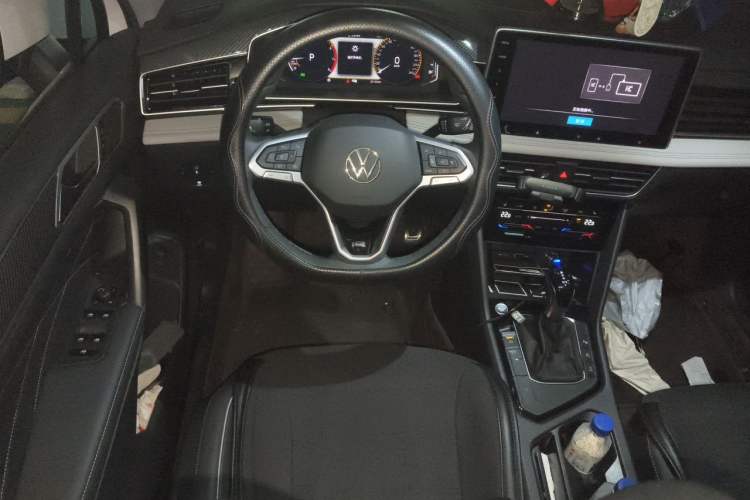 Used Volkswagen Tiguan L 2024 Outstanding Model 330TSI Automatic Two-Wheel Drive R-Line Dragon Glory Edition Steering Wheel