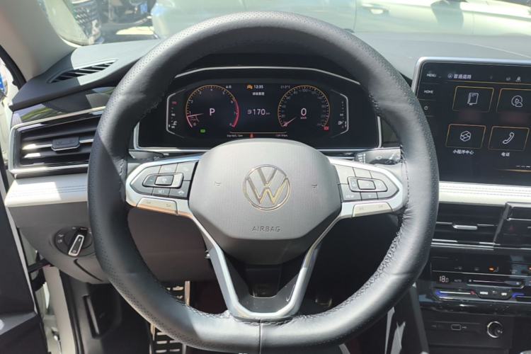 Used Volkswagen Tiguan L 2024 Outstanding Model 300TSI Automatic Two-Wheel Drive Longteng Edition Steering Wheel