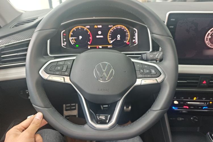 Used Volkswagen Tiguan L 2024 Outstanding Model 330TSI Automatic Two-Wheel Drive R-Line Dragon Glory Edition Steering Wheel
