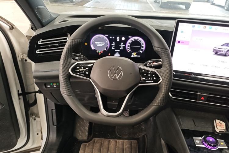 Used Volkswagen Tiguan L 2024 PRO 330TSI Two-Wheel Drive Smart Edition Steering Wheel