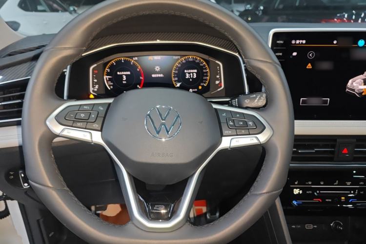 Used Volkswagen Tiguan L 2024 Outstanding Model 330TSI Automatic Two-Wheel Drive R-Line Dragon Glory Edition Steering Wheel