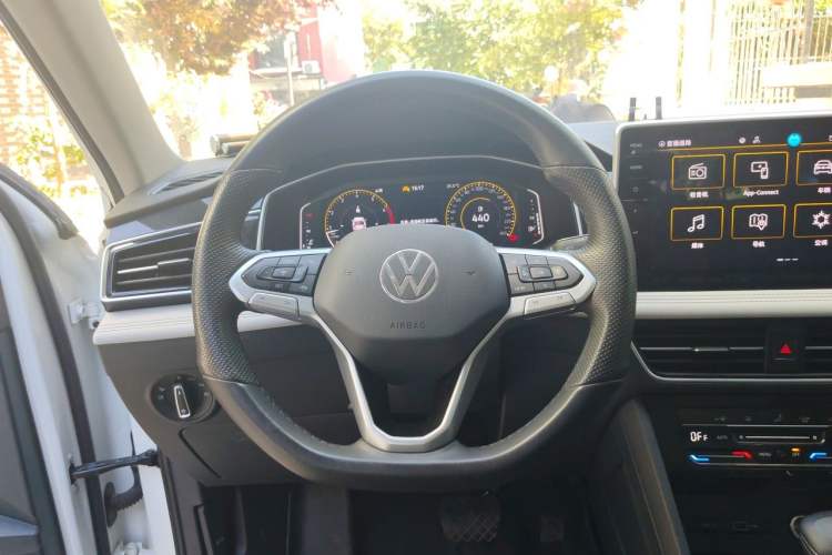 Used Volkswagen Tiguan L 2024 300TSI Automatic Two-Wheel Drive Smart Edition Steering Wheel