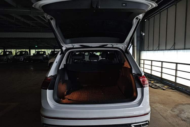 Used Volkswagen Tiguan L 2024 330TSI Automatic Two-Wheel Drive R-Line Enhanced Edition Trunk