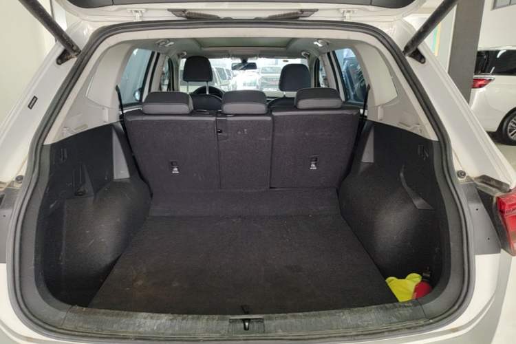 Used Volkswagen Tiguan L 2024 Outstanding Model 300TSI Automatic Two-Wheel Drive Longteng Edition Trunk