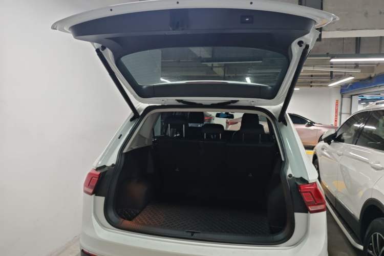 Used Volkswagen Tiguan L 2024 Outstanding Model 300TSI Automatic Two-Wheel Drive Longteng Edition Trunk