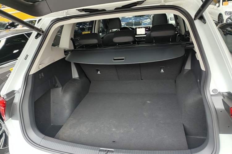 Used Volkswagen Tiguan L 2024 Outstanding Model 300TSI Automatic Two-Wheel Drive Longteng Edition Trunk