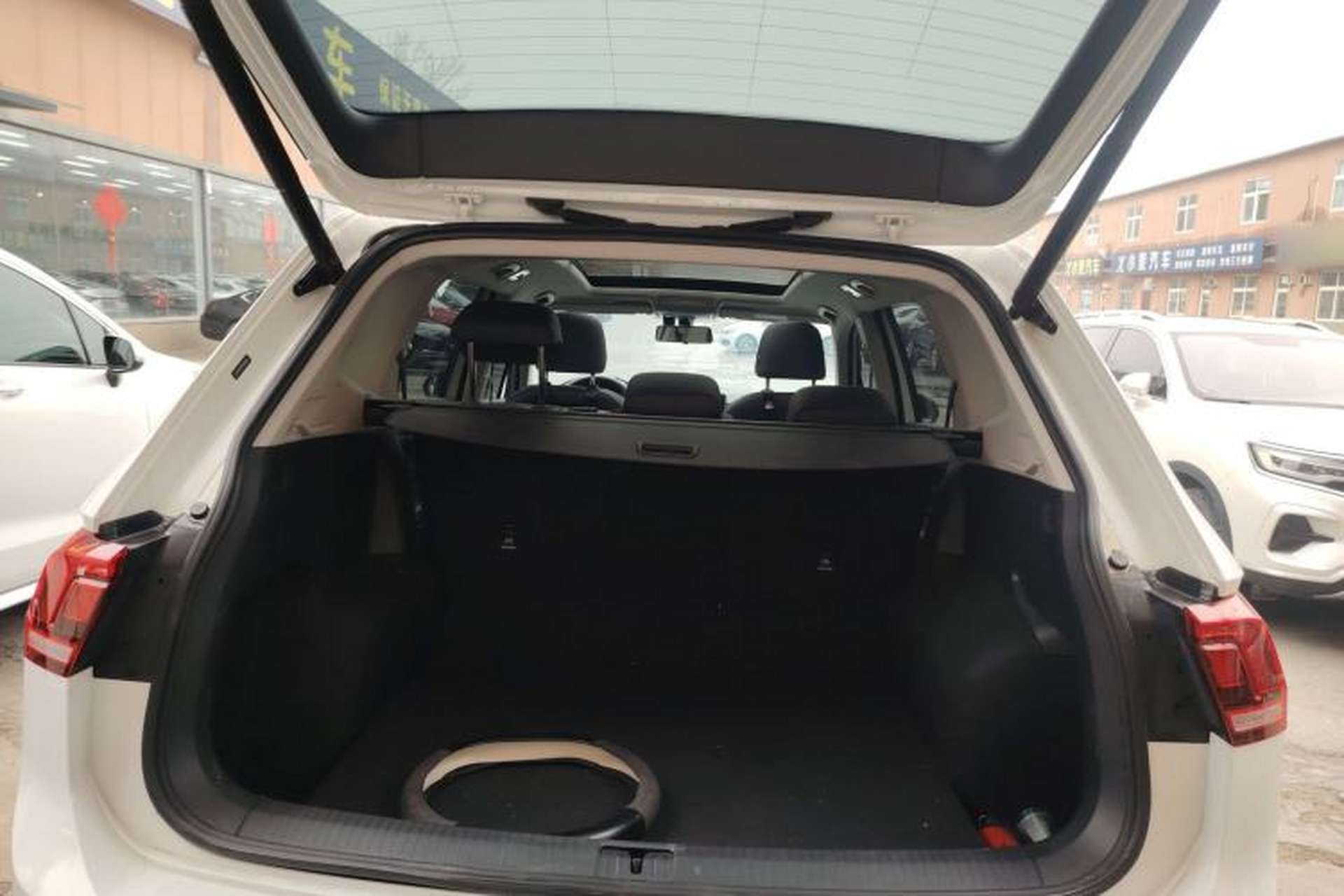 Used Volkswagen Tiguan L 2024 300TSI Automatic Two-Wheel Drive Smart Edition Trunk