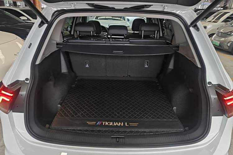 Used Volkswagen Tiguan L 2024 330TSI Automatic Two-Wheel Drive R-Line Enhanced Edition Trunk