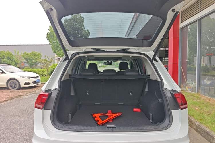 Used Volkswagen Tiguan L 2024 300TSI Automatic Two-Wheel Drive Smart Edition Trunk