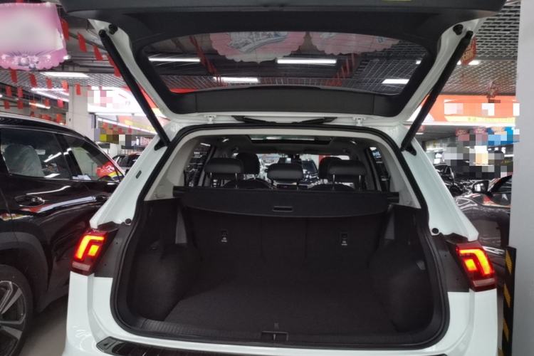 Used Volkswagen Tiguan L 2024 Outstanding Model 300TSI Automatic Two-Wheel Drive Longteng Edition Trunk
