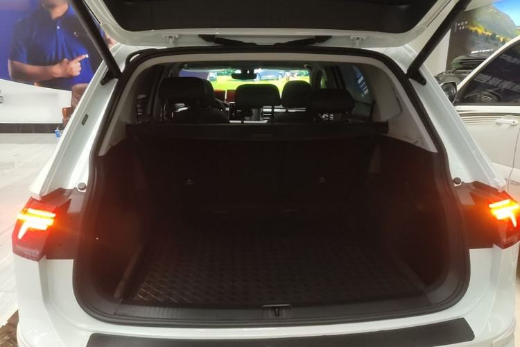 Used Volkswagen Tiguan L 2024 330TSI Automatic Two-Wheel Drive R-Line Enhanced Edition Trunk