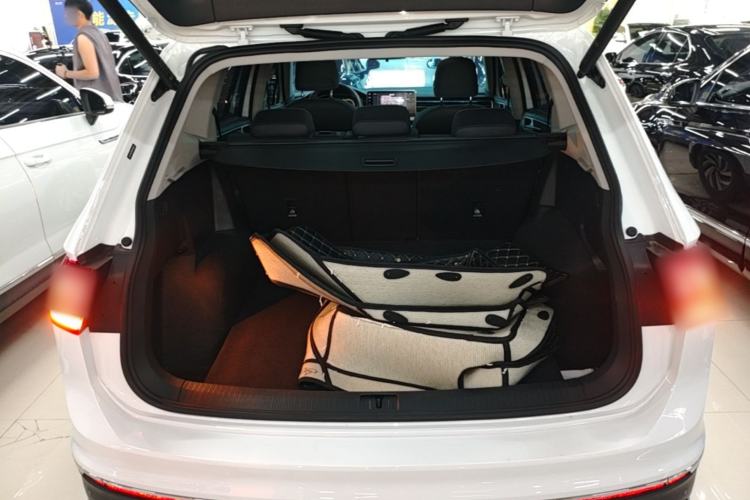 Used Volkswagen Tiguan L 2024 300TSI Automatic Two-Wheel Drive Smart Edition Trunk