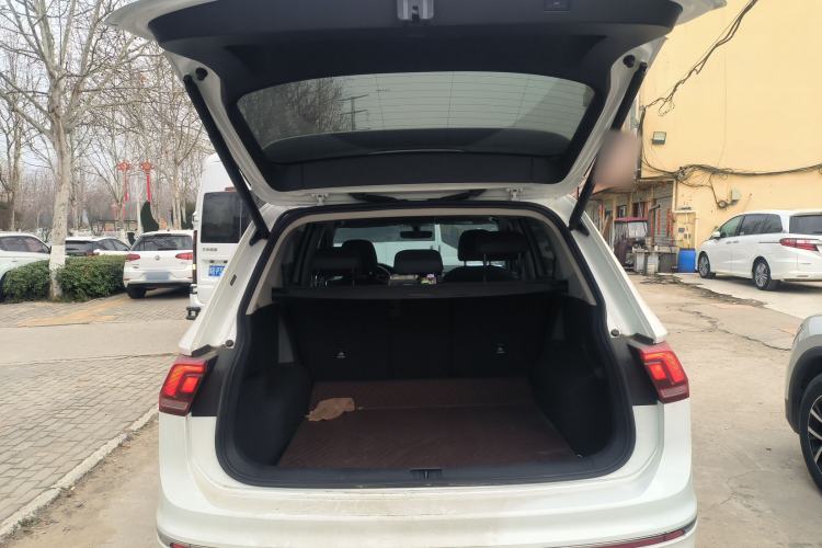 Used Volkswagen Tiguan L 2024 Outstanding Model 330TSI Automatic Two-Wheel Drive R-Line Dragon Glory Edition Trunk
