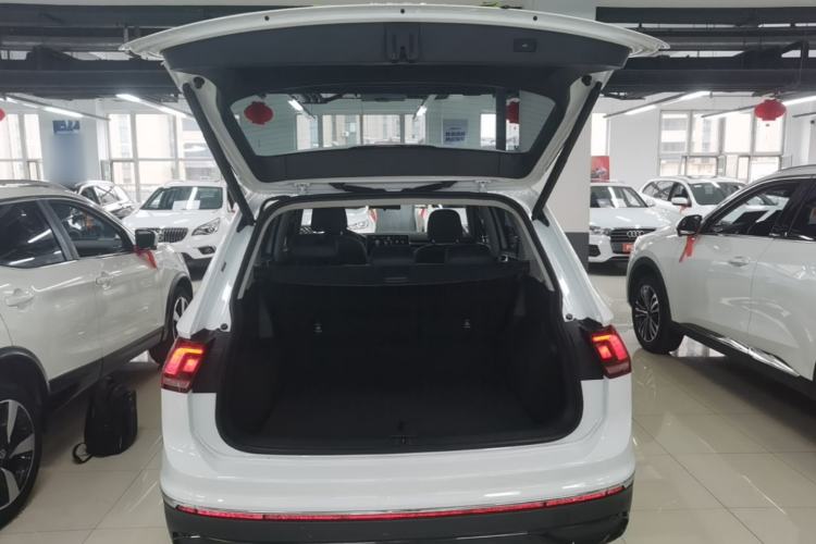 Used Volkswagen Tiguan L 2024 300TSI Automatic Two-Wheel Drive Smart Edition Trunk
