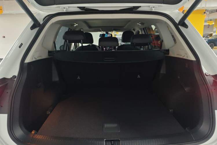 Used Volkswagen Tiguan L 2024 330TSI Automatic Two-Wheel Drive Smart Edition Trunk