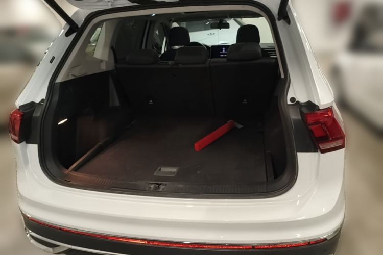 Used Volkswagen Tiguan L 2024 300TSI Automatic Two-Wheel Drive Smart Edition Trunk