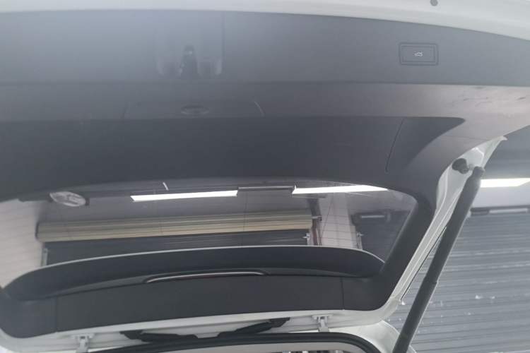 Used Volkswagen Tiguan L 2024 330TSI Automatic Two-Wheel Drive R-Line Enhanced Edition Trunk