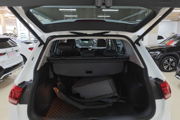 Used Volkswagen Tiguan L 2024 Outstanding Model 300TSI Automatic Two-Wheel Drive Longteng Edition Trunk