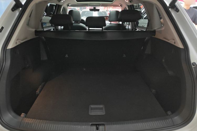 Used Volkswagen Tiguan L 2024 330TSI Automatic Two-Wheel Drive R-Line Enhanced Edition Trunk