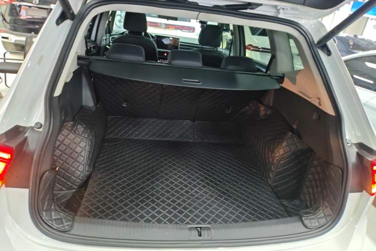 Used Volkswagen Tiguan L 2024 300TSI Automatic Two-Wheel Drive Smart Edition Trunk