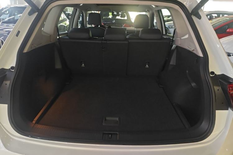 Used Volkswagen Tiguan L 2024 330TSI Automatic Two-Wheel Drive R-Line Enhanced Edition Trunk