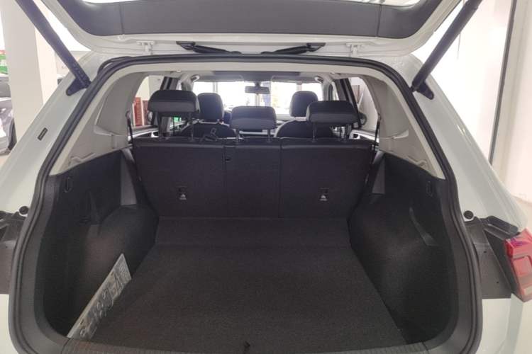 Used Volkswagen Tiguan L 2024 Outstanding Model 300TSI Automatic Two-Wheel Drive Longteng Edition Trunk
