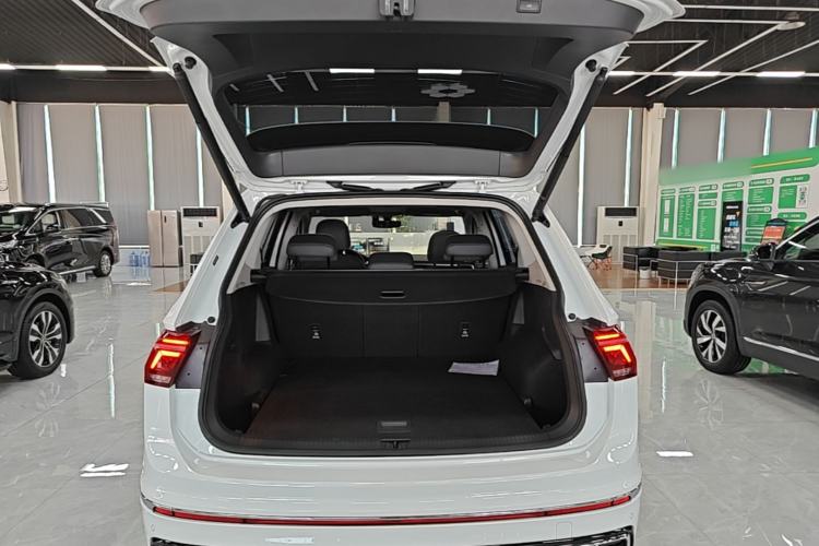 Used Volkswagen Tiguan L 2024 330TSI Automatic Two-Wheel Drive R-Line Enhanced Edition Trunk