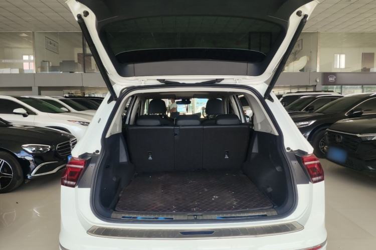 Used Volkswagen Tiguan L 2024 330TSI Automatic Two-Wheel Drive R-Line Enhanced Edition Trunk