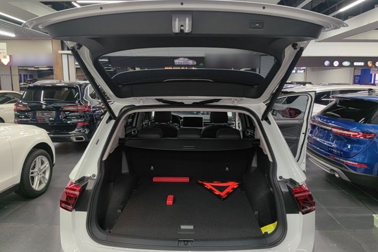 Used Volkswagen Tiguan L 2024 330TSI Automatic Two-Wheel Drive R-Line Enhanced Edition Trunk