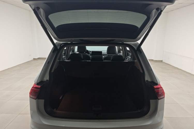 Used Volkswagen Tiguan L 2024 330TSI Automatic Two-Wheel Drive R-Line Enhanced Edition Trunk