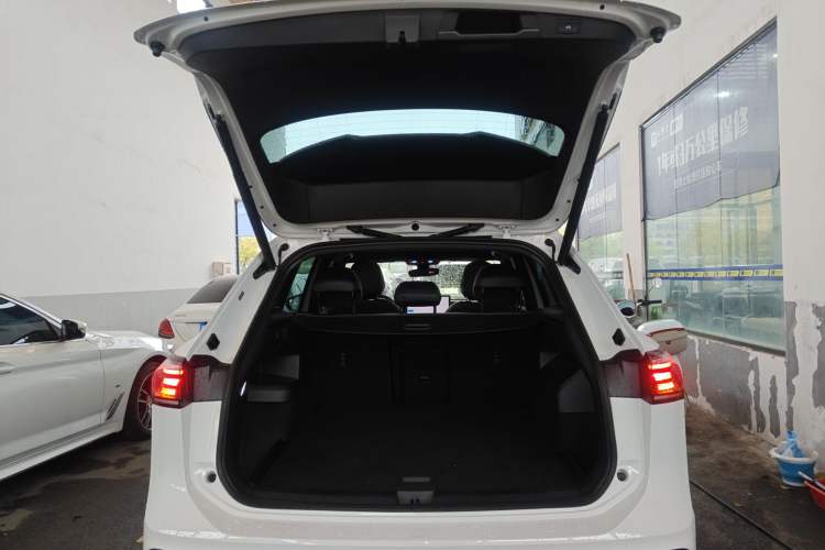 Used Volkswagen Tiguan L 2024 PRO 330TSI Two-Wheel Drive R-Line Smart Edition Trunk