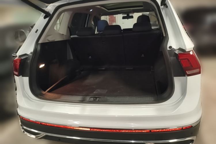 Used Volkswagen Tiguan L 2024 300TSI Automatic Two-Wheel Drive Smart Edition Trunk