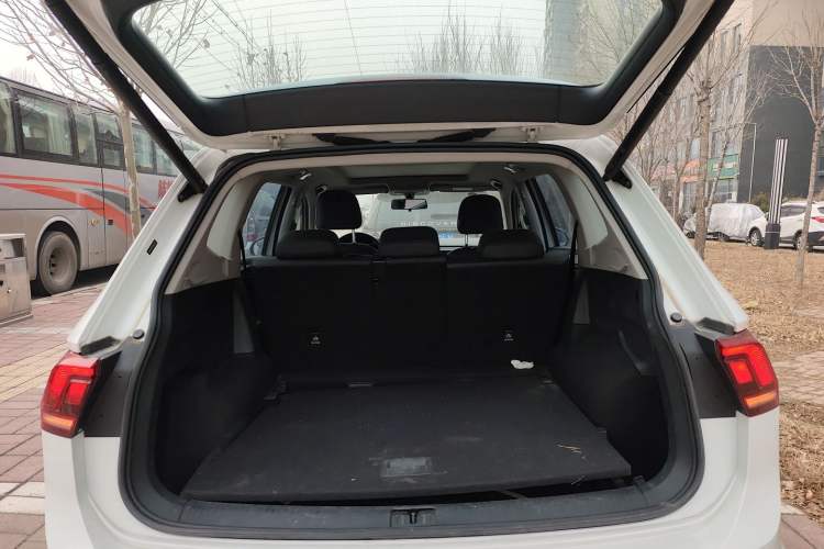 Used Volkswagen Tiguan L 2024 300TSI Automatic Two-Wheel Drive Smart Edition Trunk