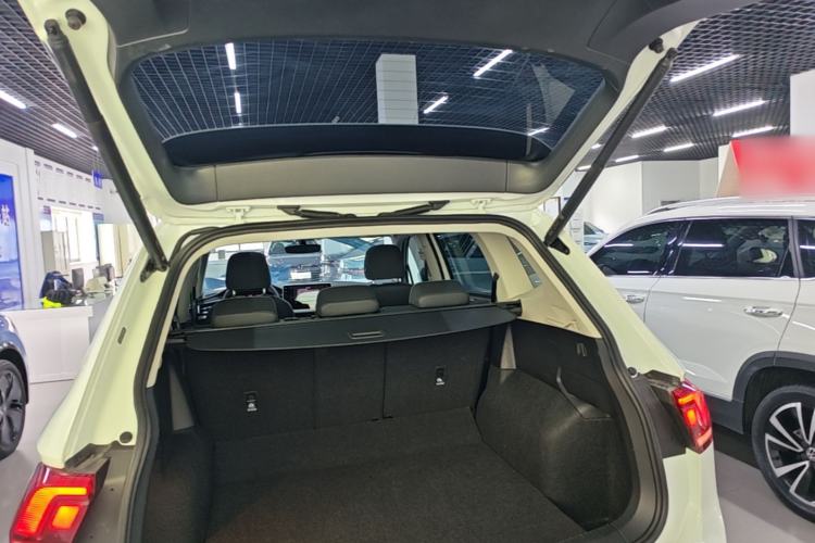 Used Volkswagen Tiguan L 2024 Outstanding Model 330TSI Automatic Two-Wheel Drive R-Line Dragon Glory Edition Trunk