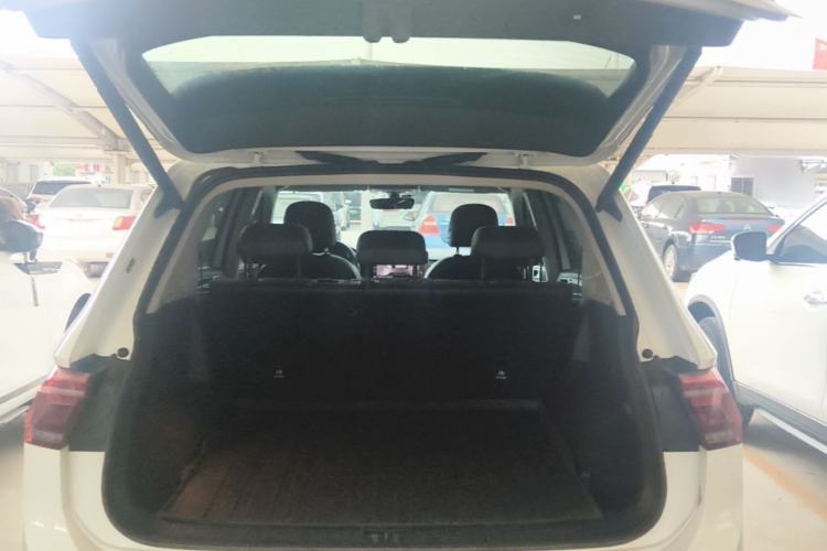 Used Volkswagen Tiguan L 2024 330TSI Automatic Two-Wheel Drive R-Line Enhanced Edition Trunk