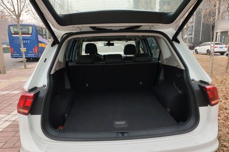 Used Volkswagen Tiguan L 2024 300TSI Automatic Two-Wheel Drive Smart Edition Trunk