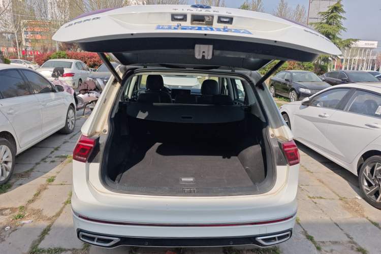 Used Volkswagen Tiguan L 2024 330TSI Automatic Two-Wheel Drive R-Line Enhanced Edition Trunk