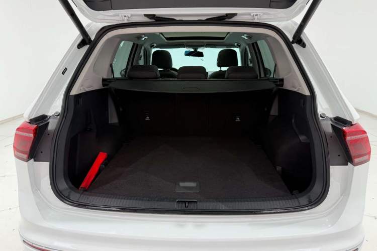 Used Volkswagen Tiguan L 2024 330TSI Automatic Two-Wheel Drive R-Line Enhanced Edition Trunk