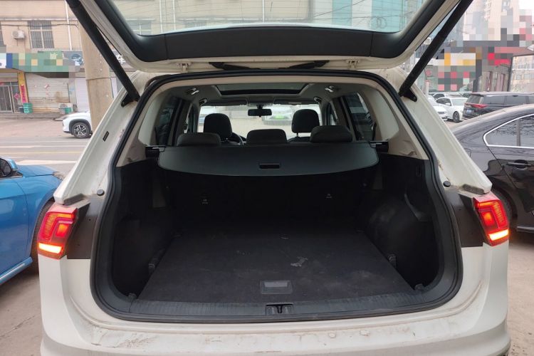 Used Volkswagen Tiguan L 2024 300TSI Automatic Two-Wheel Drive Smart Edition Trunk