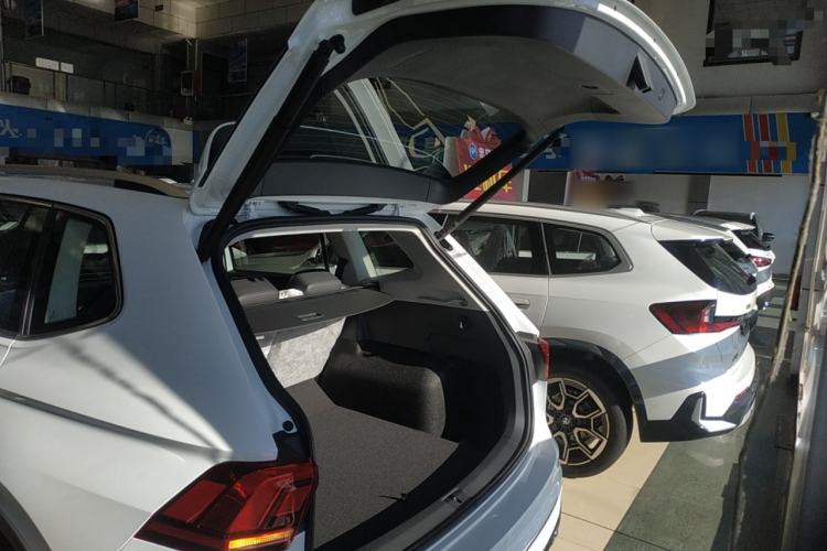 Used Volkswagen Tiguan L 2024 Outstanding Model 330TSI Automatic Two-Wheel Drive R-Line Dragon Glory Edition Trunk