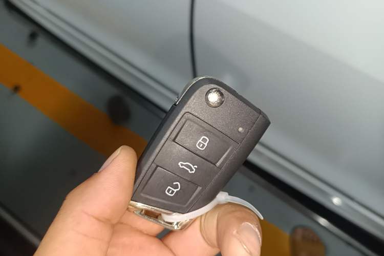 Used Volkswagen Tiguan L 2024 Outstanding Model 330TSI Automatic Two-Wheel Drive R-Line Dragon Glory Edition Vehicle Key