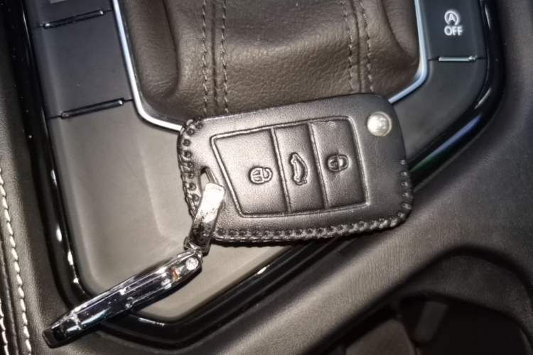 Used Volkswagen Tiguan L 2024 Outstanding Model 300TSI Automatic Two-Wheel Drive Longteng Edition Vehicle Key