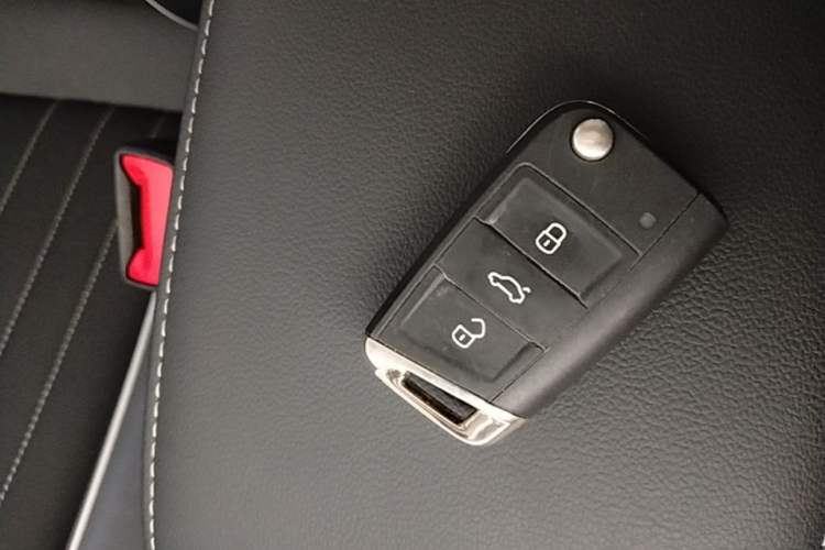 Used Volkswagen Tiguan L 2024 Outstanding Model 300TSI Automatic Two-Wheel Drive Longteng Edition Vehicle Key
