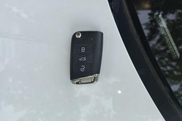 Used Volkswagen Tiguan L 2024 Outstanding Model 300TSI Automatic Two-Wheel Drive Longteng Edition Vehicle Key