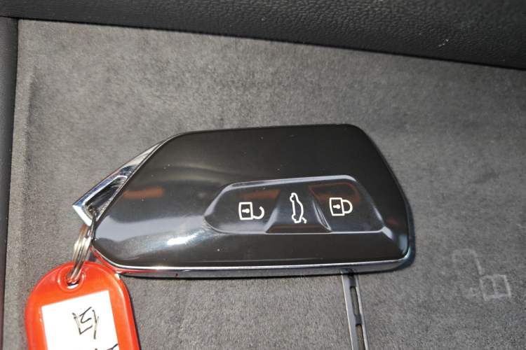 Used Volkswagen Tiguan L 2024 PRO 330TSI Two-Wheel Drive R-Line Smart Edition Vehicle Key