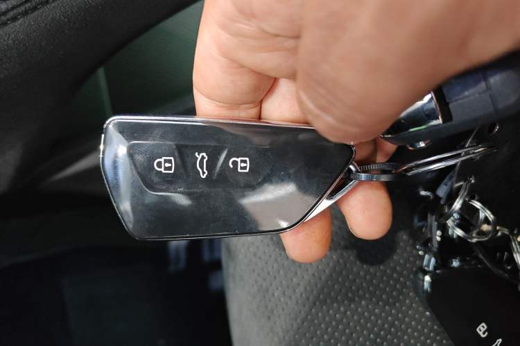 Used Volkswagen Tiguan L 2024 PRO 380TSI Four-Wheel Drive R-Line Prestige Edition Vehicle Key