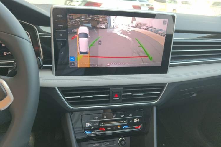 Used Volkswagen Tiguan L 2025 Model, Outstanding Version, 300TSI Automatic Two-Wheel Drive Longteng Edition Audio And AC Panel