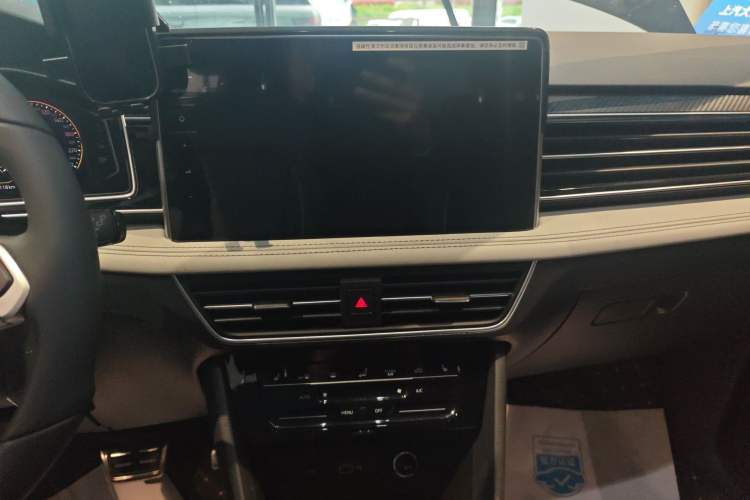 Used Volkswagen Tiguan L 2025 Model Outstanding Version 330TSI Automatic Two-Wheel Drive R-Line Longyao Edition Audio And AC Panel
