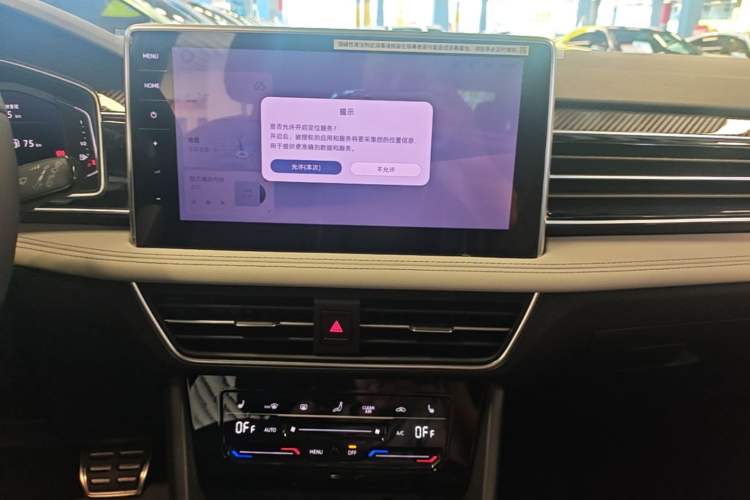 Used Volkswagen Tiguan L 2025 Model Outstanding Version 330TSI Automatic Two-Wheel Drive R-Line Longyao Edition Audio And AC Panel